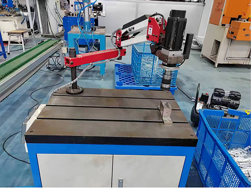 CNC 태핑 머신